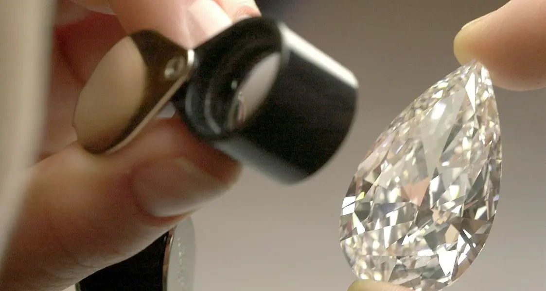 Il diamante era taroccato «Bidone» da 3mila euro