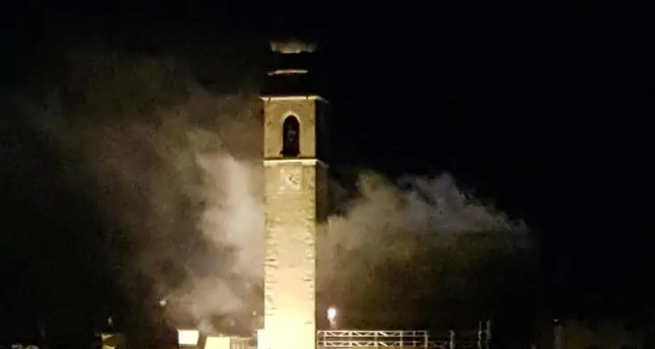 Pellizzano, i vigili del fuoco salvano la chiesa di S. Maria