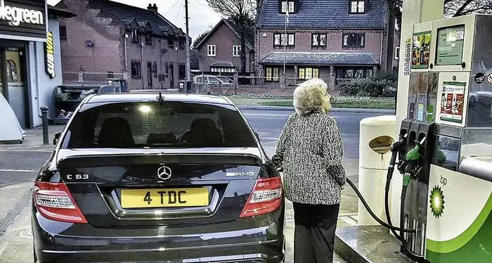 Mercedes, 1 miliardo di like È il brand più «amato» nel mondo