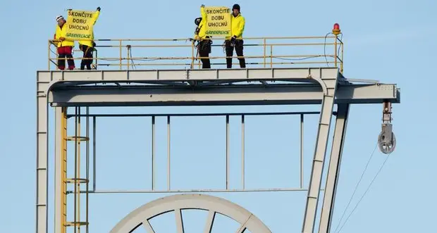 Slovacchia, 12 attivisti Greenpeace rischiano una condanna
