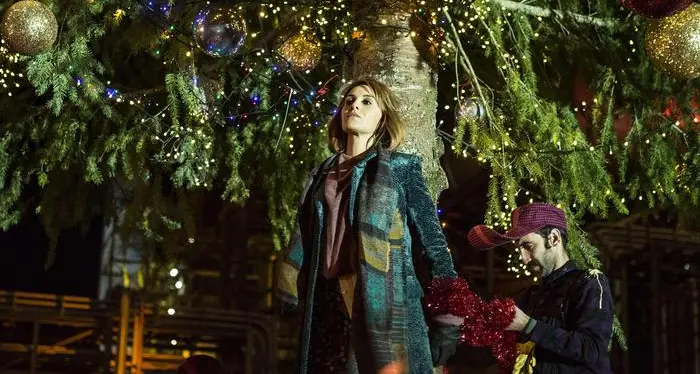La Cortellesi fa la Befana nel film delle feste