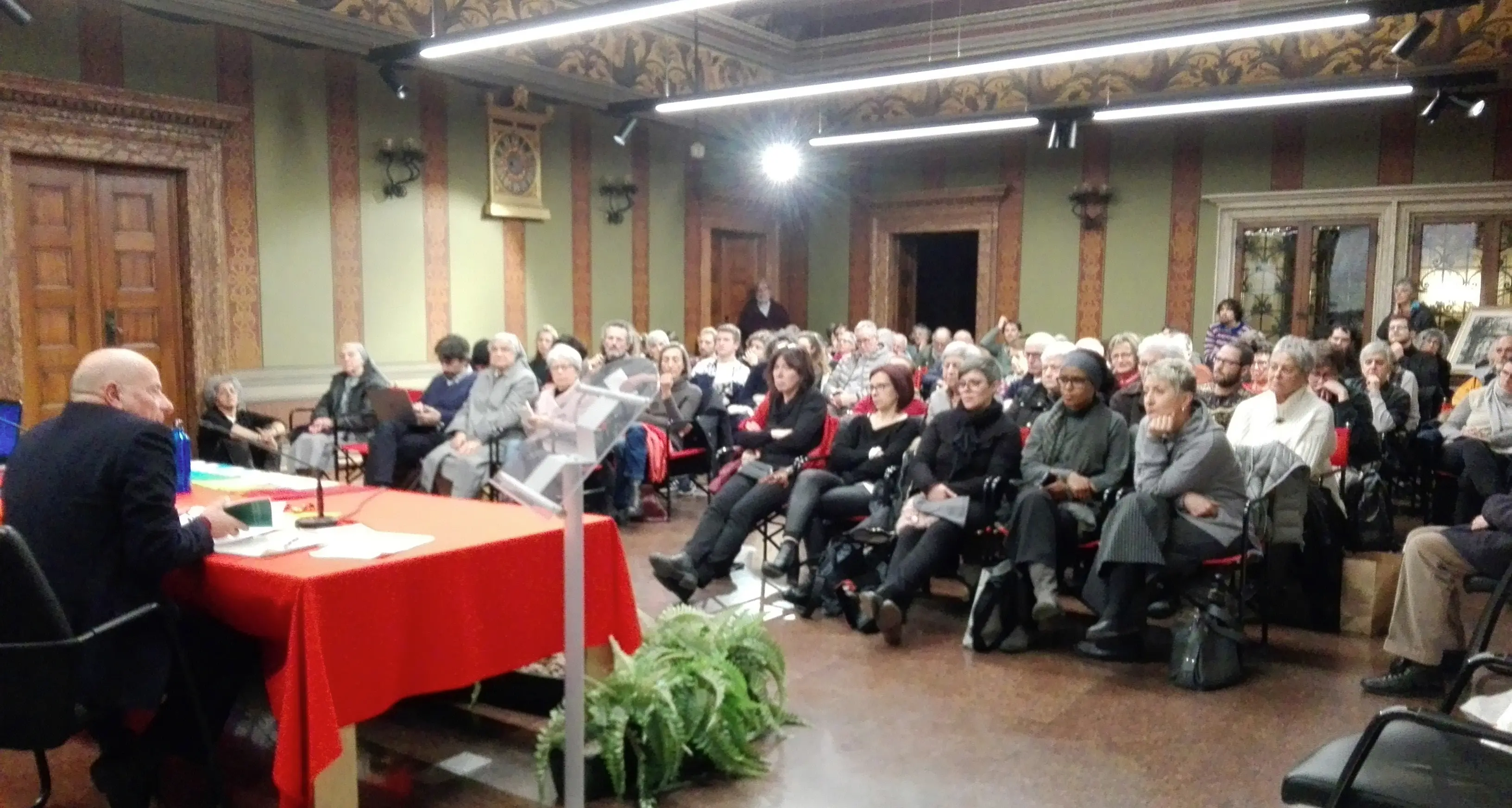 Diritti dei migranti: folla all'incontro in Caritro