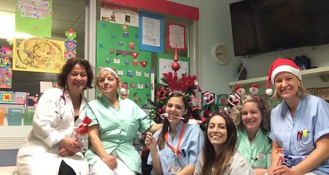 Tutti a tavola per il pranzo di Natale con un pensiero anche per chi lavora