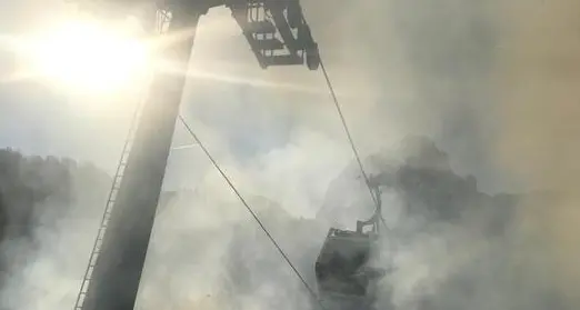 Incendio sotto la telecabina in Val Gardena