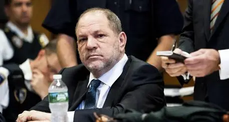 Ex modella, a 16 anni abusi da Weinstein