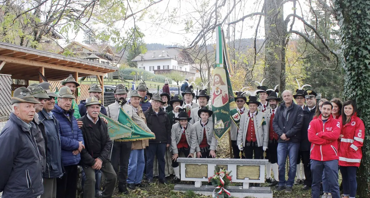 Il ricordo dei caduti e le lacrime del generale