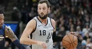 Belinelli vince il derby con Danilo Gallinari