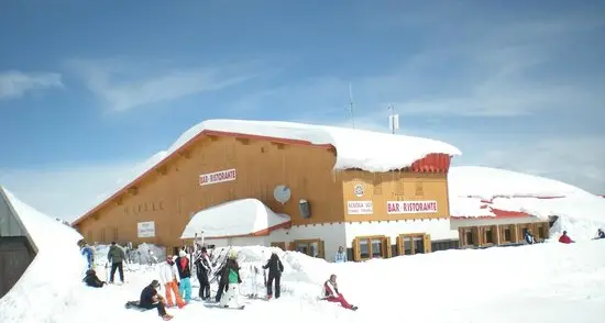 Cade neve dal tetto: Presena, ferito un 18enne