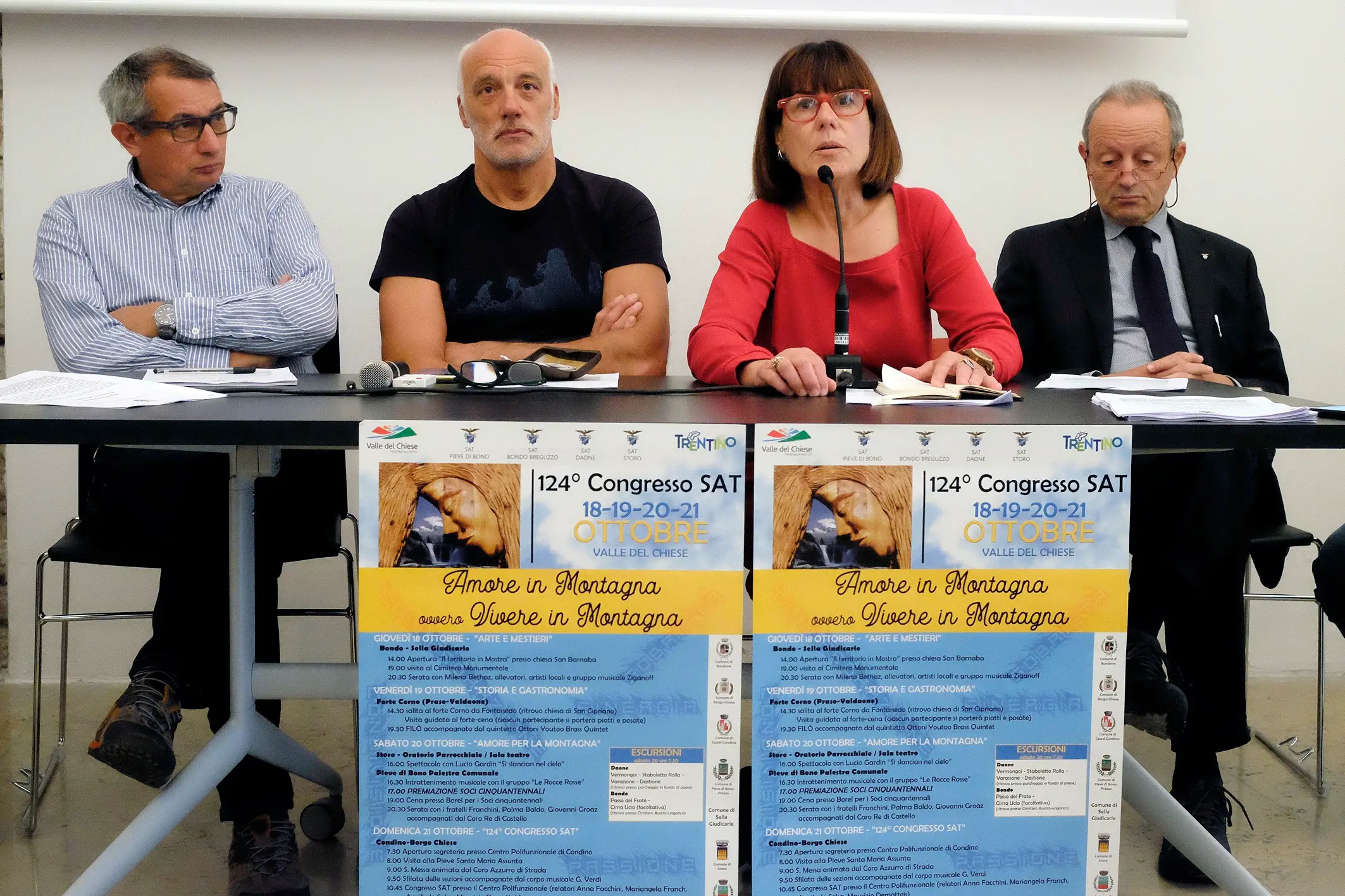PROGETTO TRANSLAGORAI SAT / in foto al tavolo da sx ROBERTO BERTOLDI, ANNA FACCHINI, CARLO ANCONA FOTO DI ALESSIO COSER