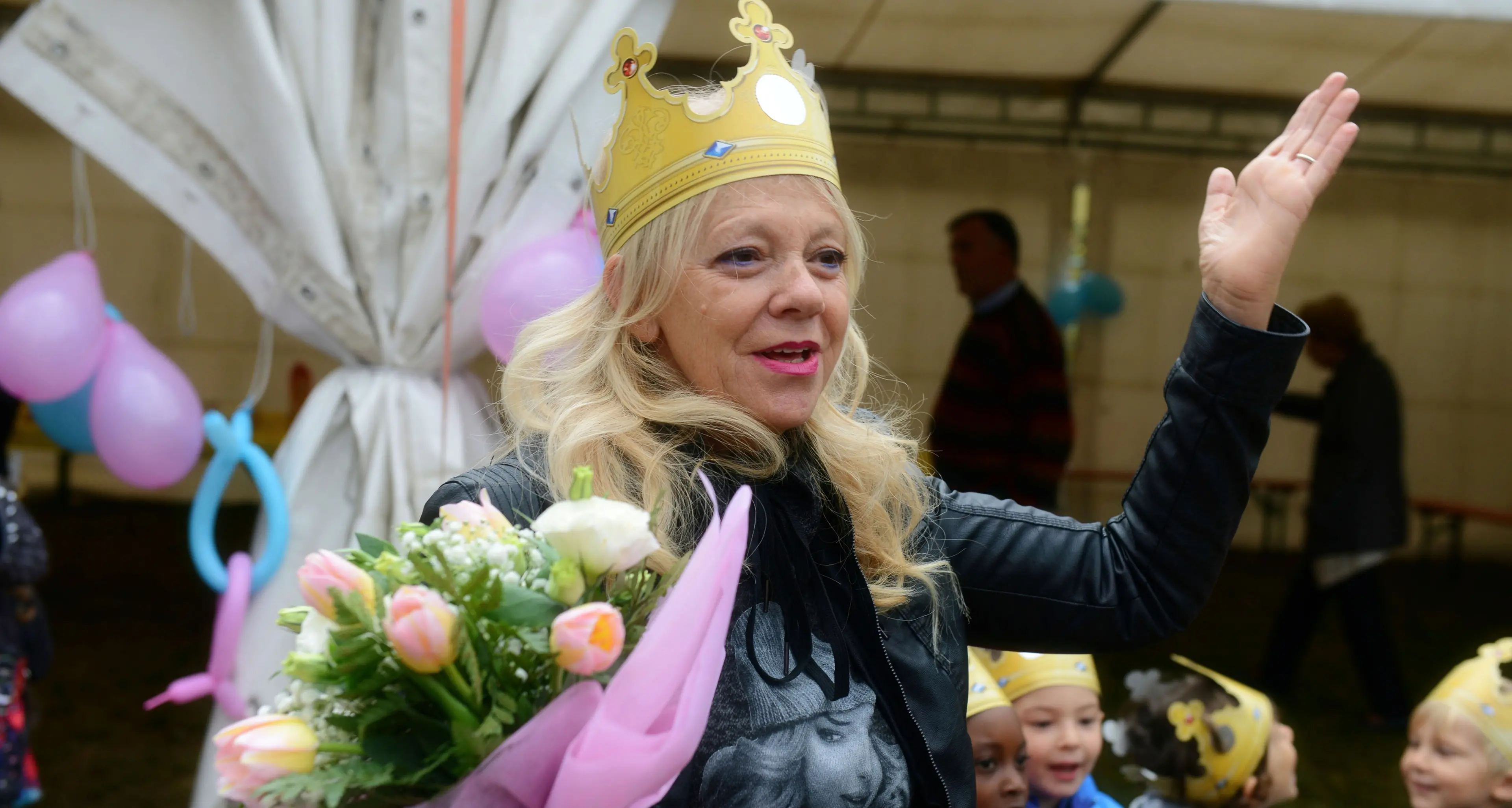 A Padergnone una festa a sorpresa per la maestra Carmen Matteotti