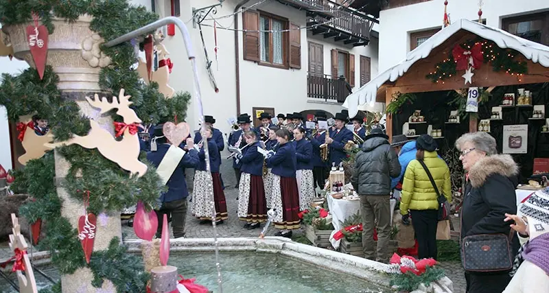 Nozze d'argento per il mercatino di Siror il primo ad essere organizzato in Trentino