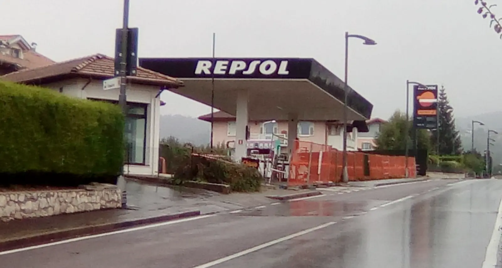 Sanzeno, il distributore Repsol resta ma senza Danilo ed Emanuela