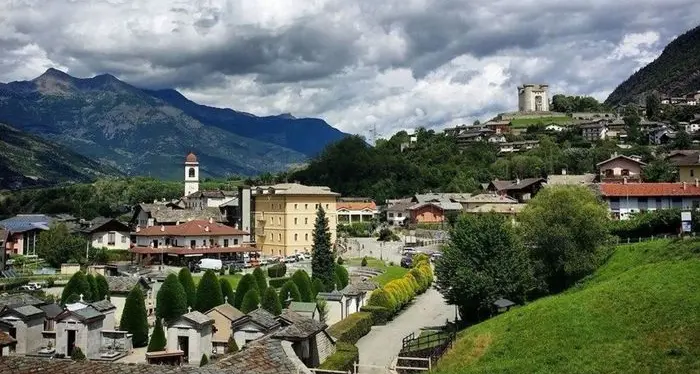 Aosta: mamma infermiera uccide 2 figli con iniezione e poi si toglie la vita