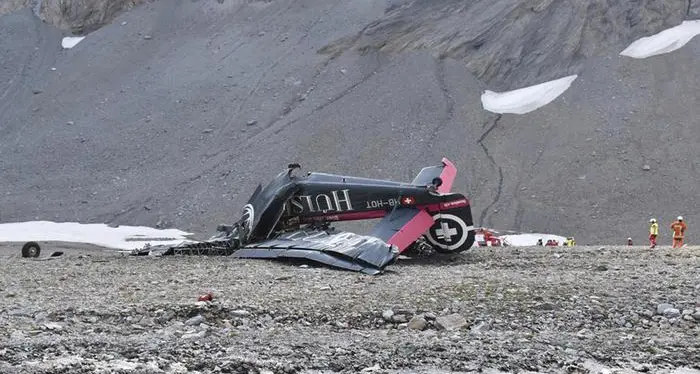 Precipita aereo d'epoca, 20 morti sulle Alpi svizzere