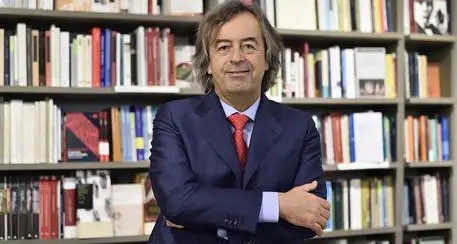 Mamma no vax contro Burioni «Spero che al mare affogherai»