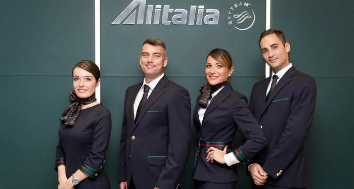 Nuove divise Alitalia firmate da Alberta Ferretti