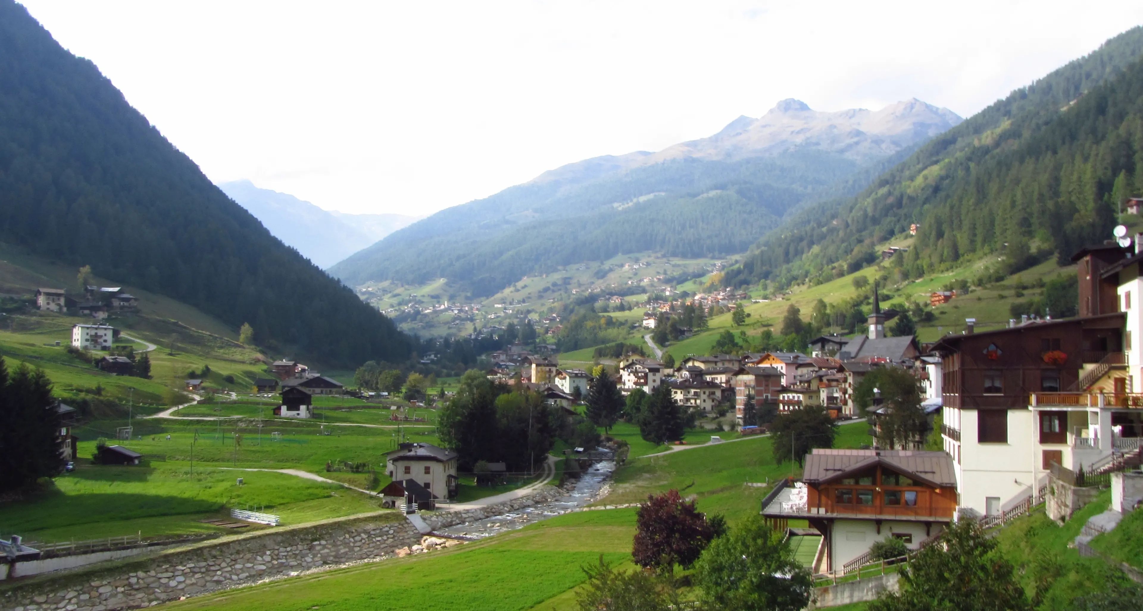 Infortunio in Val di Rabbi: allevatore ferito a un piede
