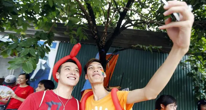 Sorpresa Generazione Z, calano i selfie