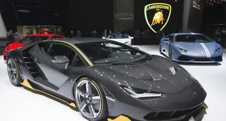 Nel garage del nonno trova una Lamborghini