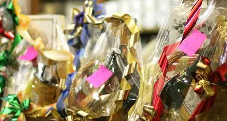 Ricevono cesto Natale, poi 40 licenziati