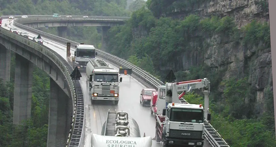Cantiere sul viadotto dei \"Crozi\": l'annuncio di Fugatti «Stop ai Tir di passaggio sulla Valsugana durante i lavori»