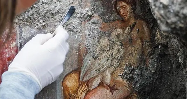 Meraviglia Pompei: spunta un affresco «sensuale»