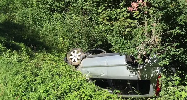 Incidente lungo la strada per il Bondone: auto finisce fuori strada a Candriai