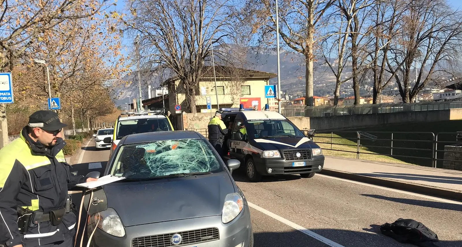Pedone investito in Sanseverino di fronte al palazzo delle Albere
