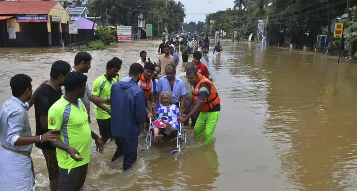 I monsoni devastano l'India Centinaia di morti in Kerala