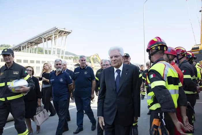 The handout photo released by the Quirinal Press Office shows Italian President Sergio Mattarella during his visit at the site of the highway-bridge-collapse disaster, before attending the State funeral of the victims, in Genoa, Italy, 18 August 2018. ANSA/ QUIRINAL PRESS OFFICE/ FRANCESCO AMMENDOLA +++ ANSA PROVIDES ACCESS TO THIS HANDOUT PHOTO TO BE USED SOLELY TO ILLUSTRATE NEWS REPORTING OR COMMENTARY ON THE FACTS OR EVENTS DEPICTED IN THIS IMAGE; NO ARCHIVING; NO LICENSING +++