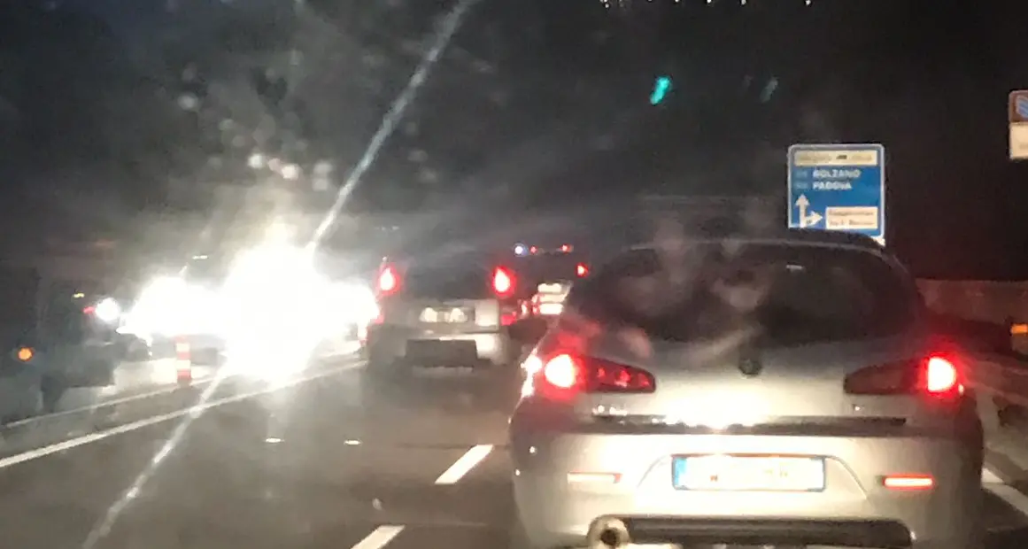 Non c'è pace in tangenziale Traffico intenso e ingorghi Interporto e Bus de Vela bloccati