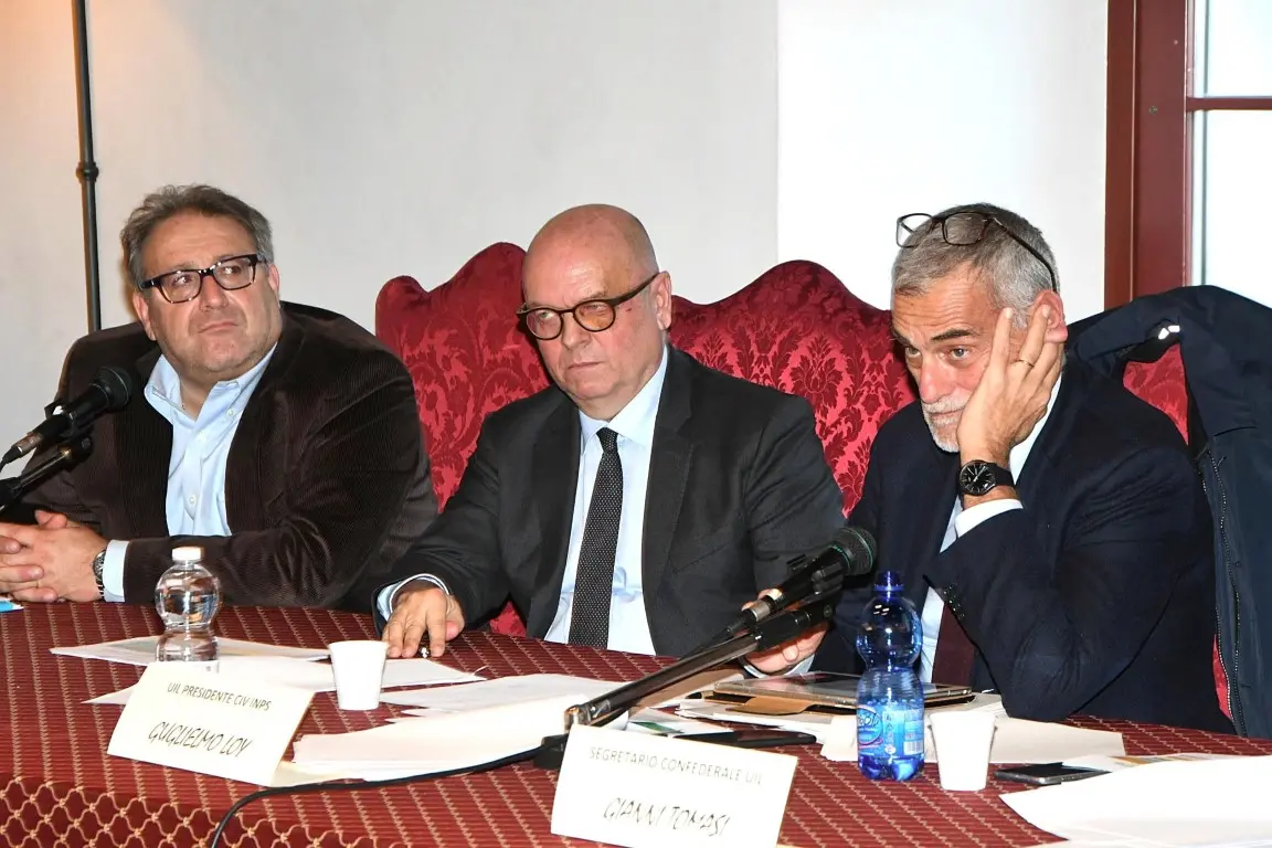 WALTER ALOTTI MARCO ZANOTELLI GUGLIELMO LOY CONVEGNO DEL SINDACATO UIL SU SALARI E STIPENDI TRENTO 20 NOVEMBRE 2018 FOTO PAOLO PEDROTTI