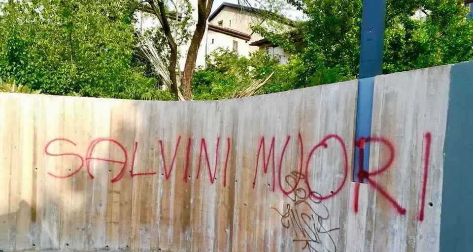 Rovereto, «Salvini muori» E lui: «Non mi intimidiscono