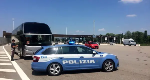 Pullman fermato per controlli Autista era in stato d'ebbrezza