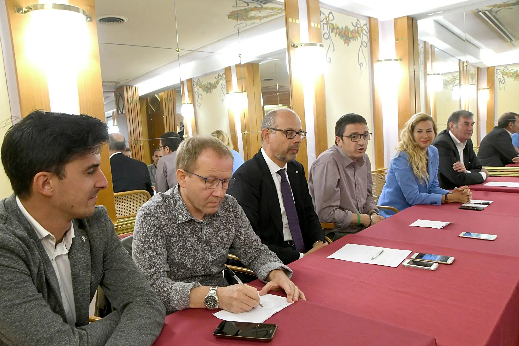 DA SIN. LUCA GUGLIELMI CLAUDIO CIA ANDREA DE BERTOLDI MAURIZIO FUGATTI MICAELA BIANCOFIORE MARINO SIMONI INCONTRO DELLA COALIZIONE DI CENTRO DESTRA PER PARLARE DI ELEZIONI PROVINCIALI TRENTO 14 MAGGIO 2018 FOTO PAOLO PEDROTTI