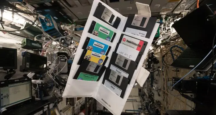 Nella stazione spaziale spuntano i vecchi floppy disk
