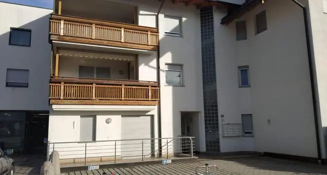 Ristorante «apre» ai cani con coperto ad hoc: 2 euro