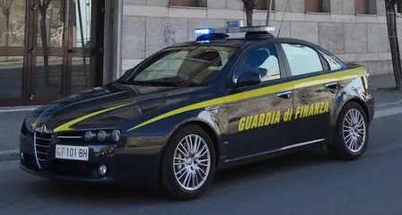 Piccoli frutti e vino: perquisizioni della Finanza «coop infiltrate dalla mafia»