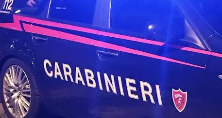 Abusava di due bambine mentre era ai domiciliari