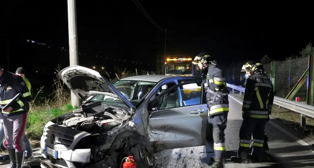 Scontro frontale e testacoda Due feriti al Linfano