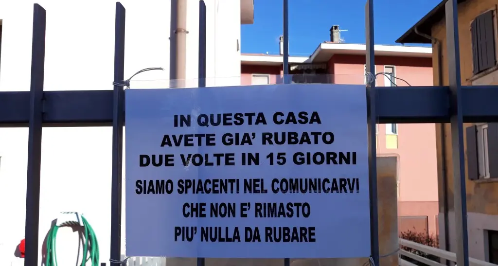 Esasperati dai furti nelle loro abitazioni «Due colpi in 15 giorni: non c’è più nulla»