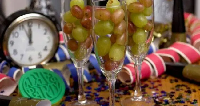 Capodanno: 12 chicchi d'uva in 12 secondi... e gli altri riti