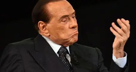 Corruzione, Berlusconi indagato a Roma