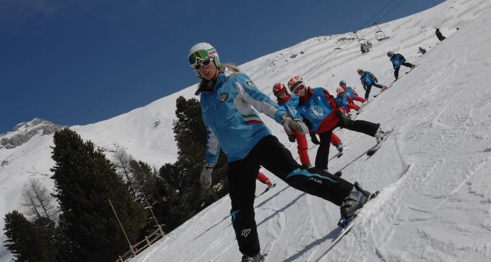 «Tanti maestri di sci abusivi in Trentino, servono regole e accertamenti seri»