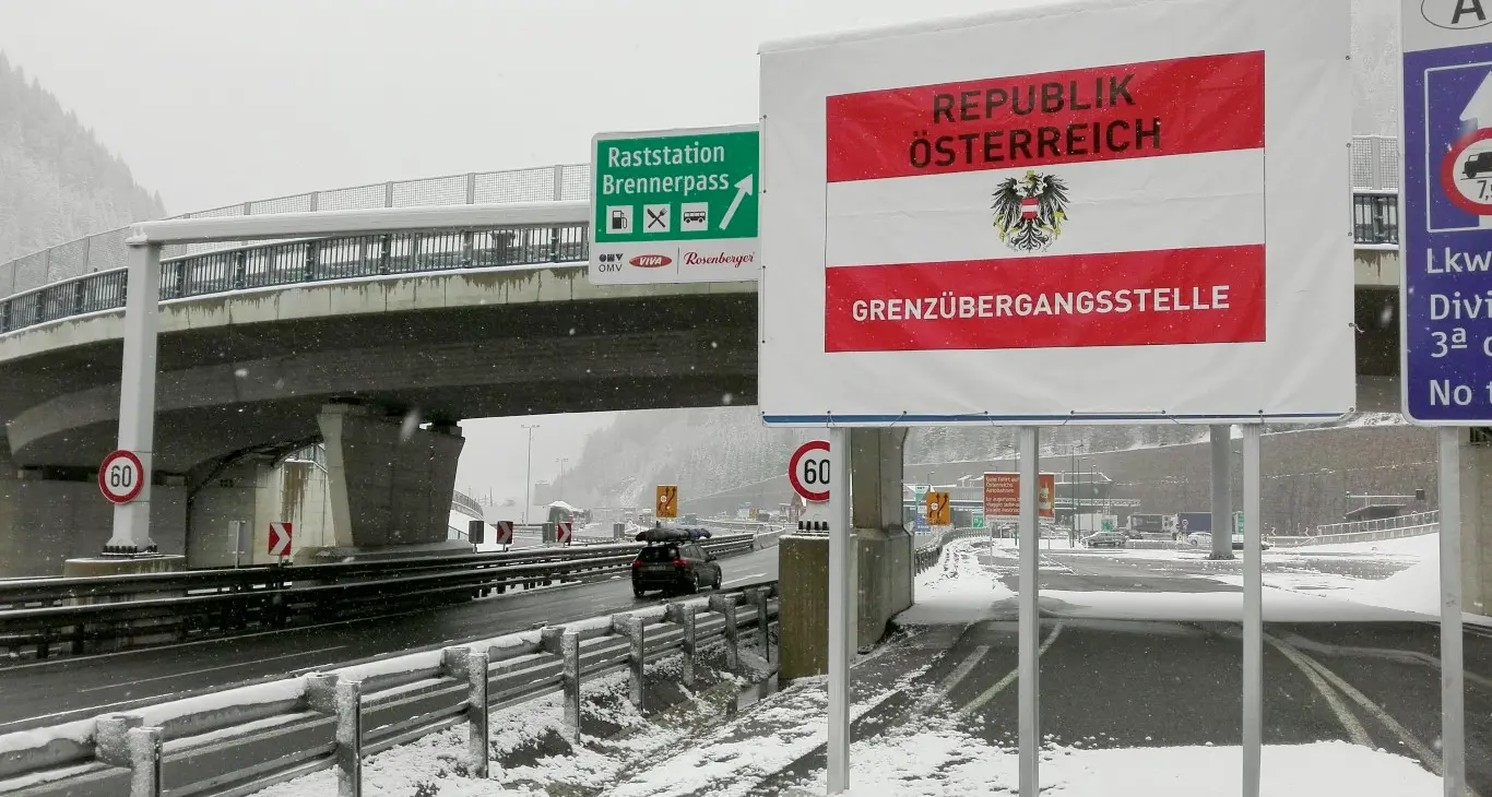 Viaggi in Austria: da venerdì obbligo di registrazione online