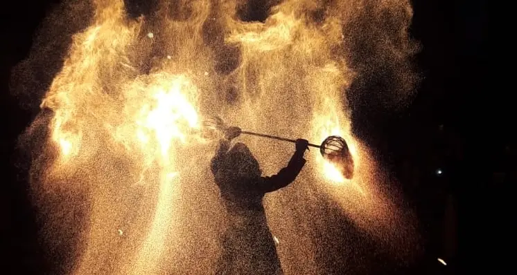 Lo spettacolo del fuoco incanta il pubblico