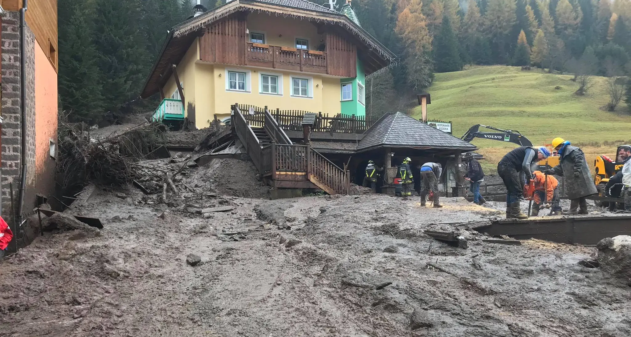 La solidarietà oltre i disagi: dalla valle di Fassa in aiuto al Veneto
