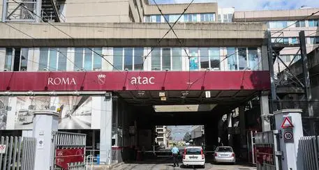 Furti da biglietterie e parcometri Atac, 11 arresti
