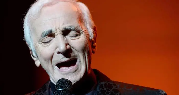 Addio a Charles Aznavour Leggenda della canzone francese