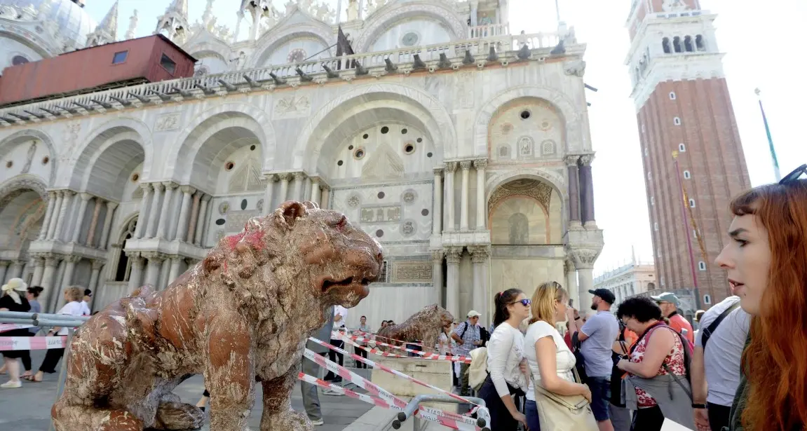 Anche una ragazza trentina tra gli imbrattatori di Venezia